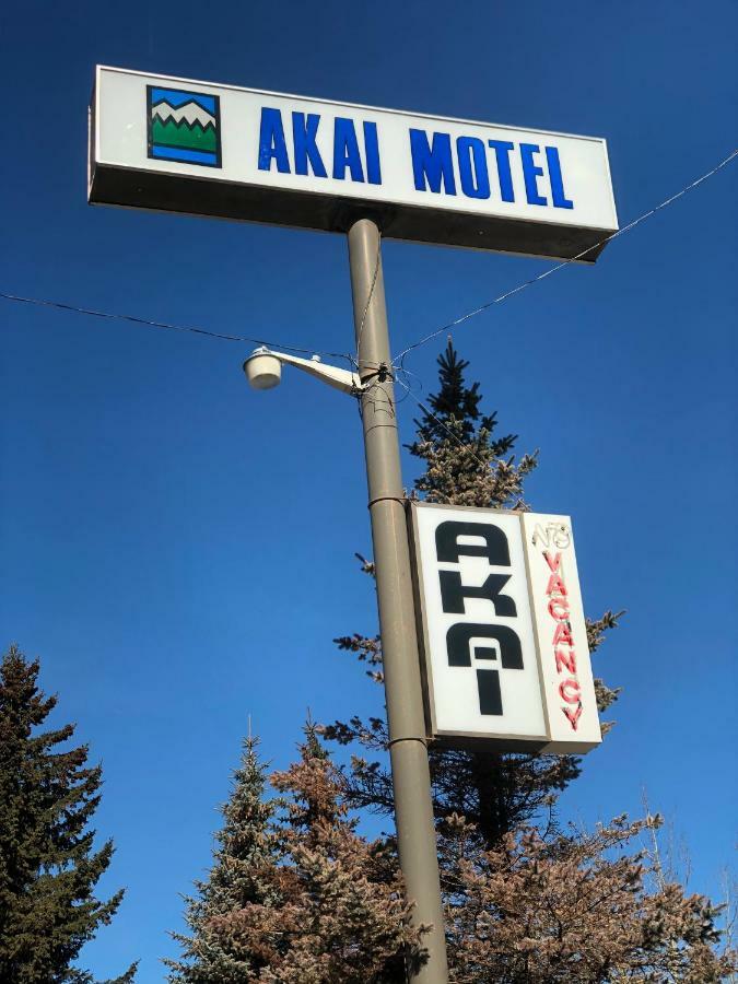 Akai Motel Канмор Екстериор снимка