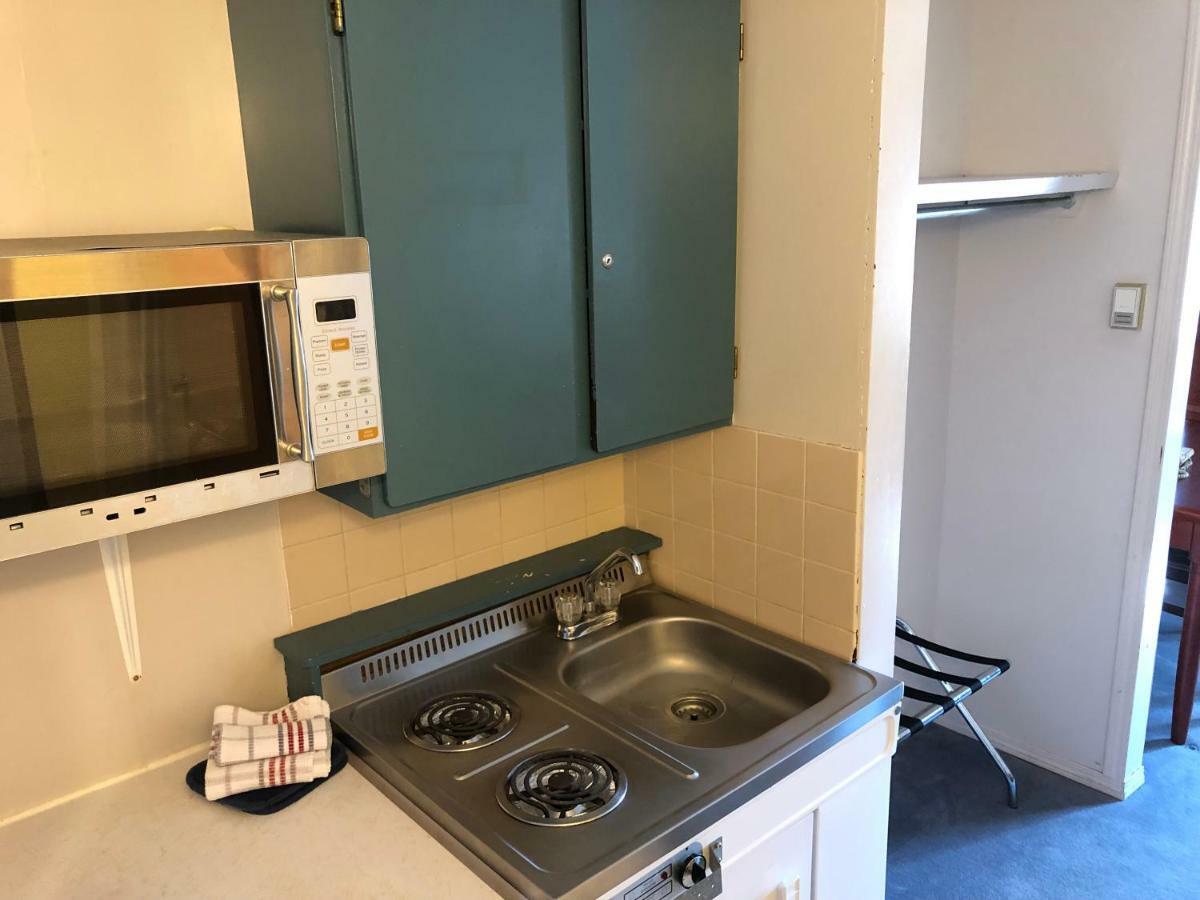 Akai Motel Канмор Екстериор снимка