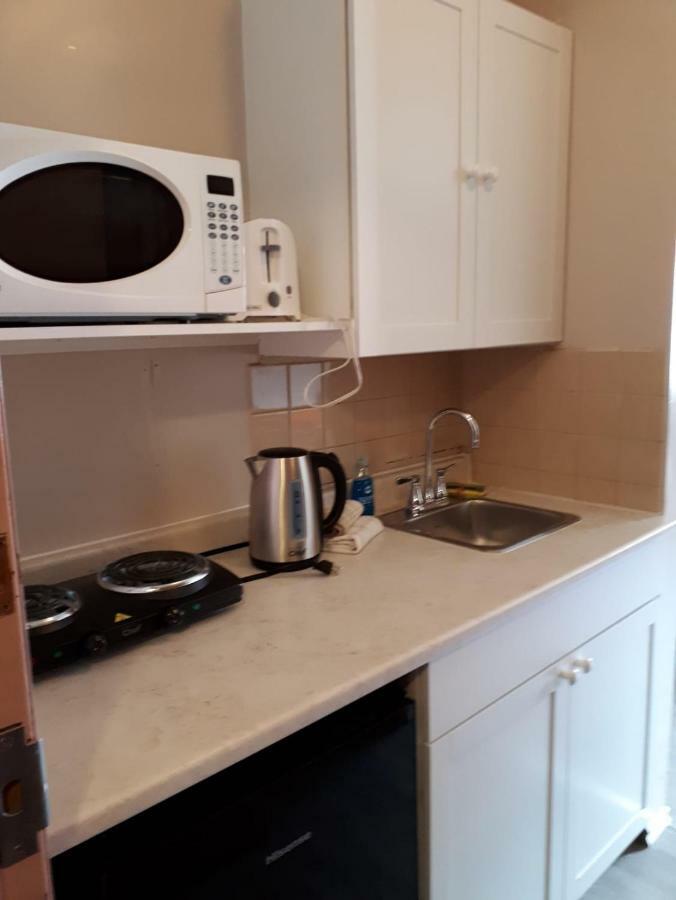 Akai Motel Канмор Екстериор снимка