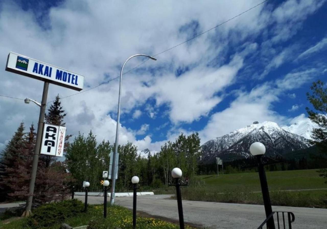 Akai Motel Канмор Екстериор снимка